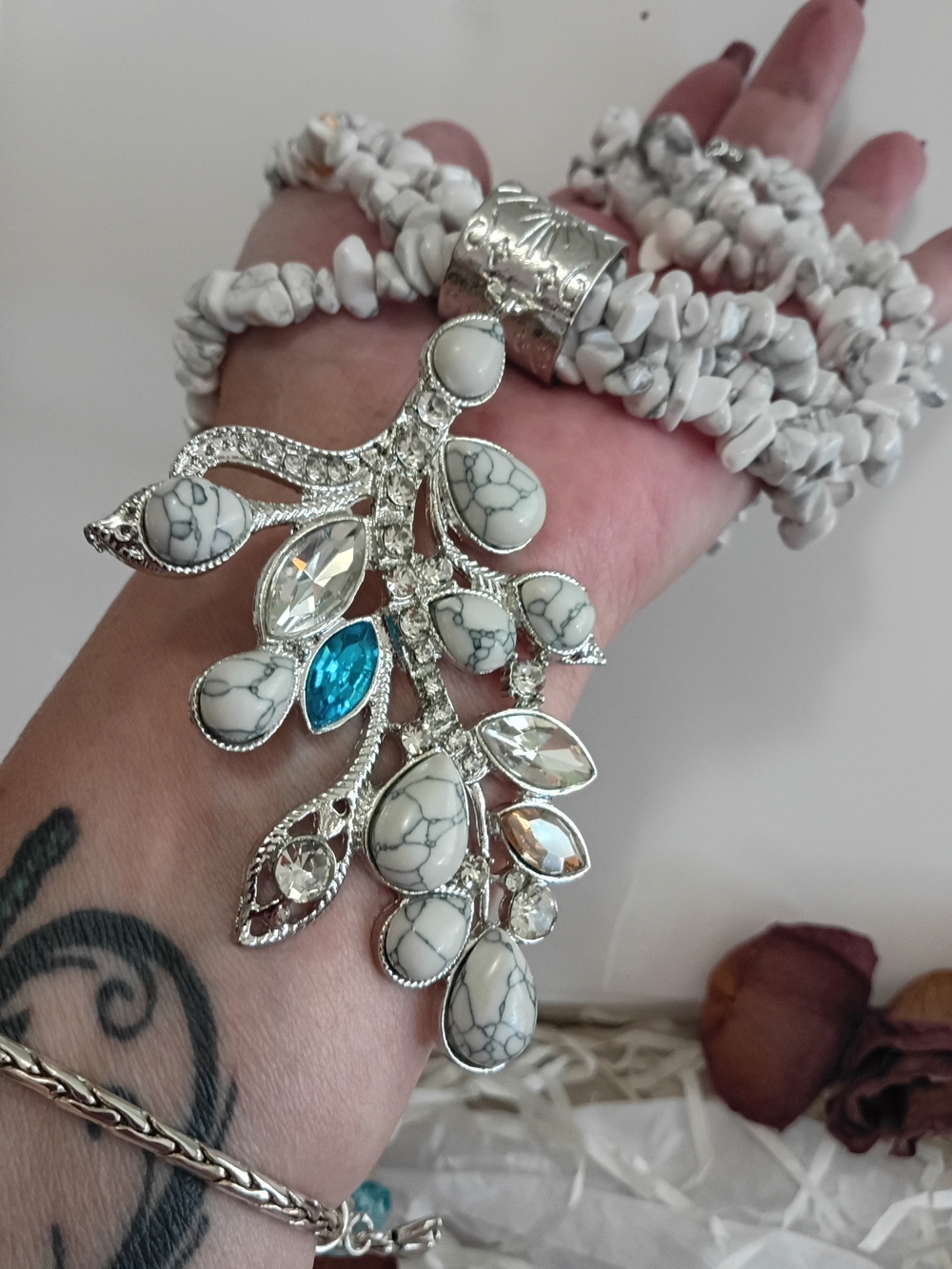JTV White Howlite Chip Necklace with Silver Leaf Pendant and Aquamarine Accent